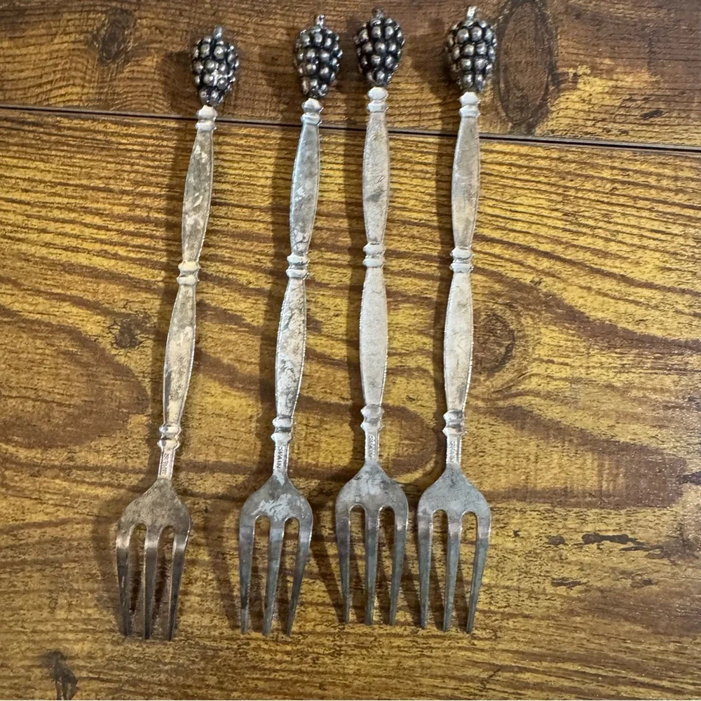 Vintage Grape Cocktail‎ Forks Silverplate Spain Vineyard Olive Seafood Set 4